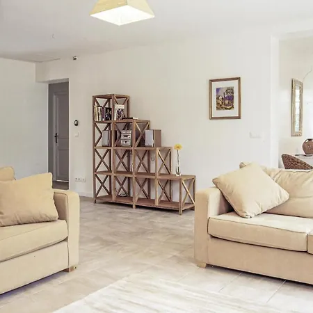 Amazing In With Kitchen Holiday home