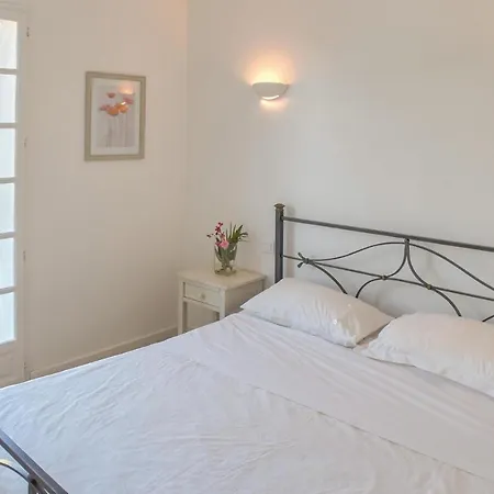 Amazing In With Kitchen Holiday home *