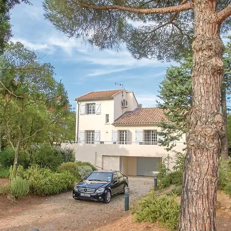 Amazing In With Kitchen Holiday home *